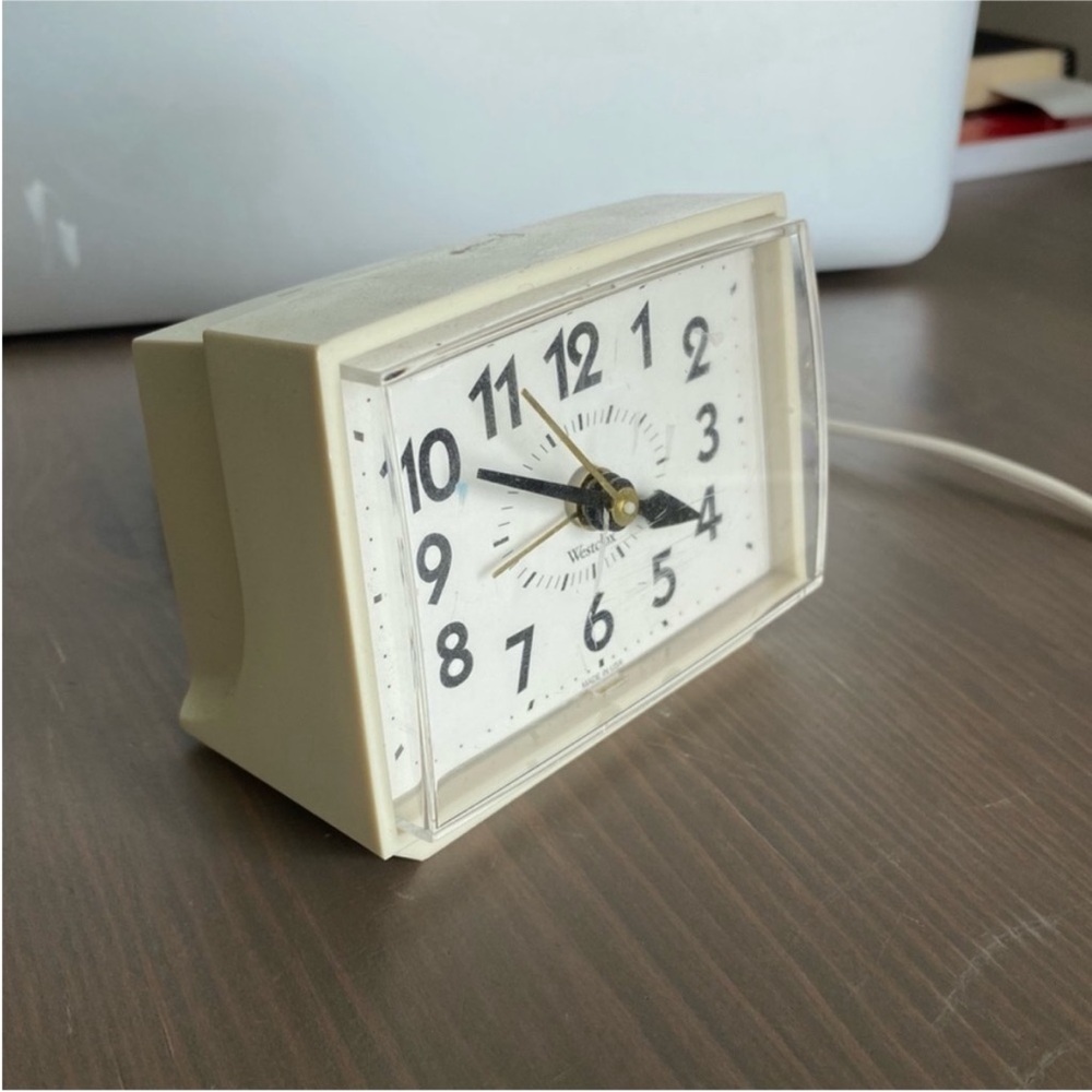 Westclox Vintage Beige Analog Clock